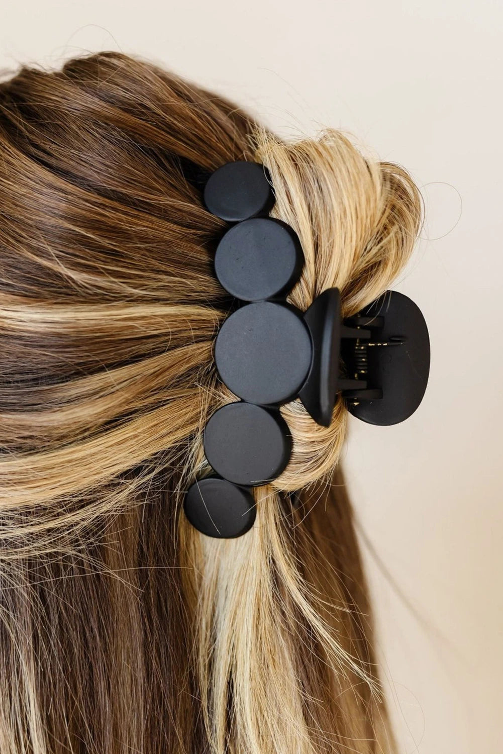 Black Dotted Clip